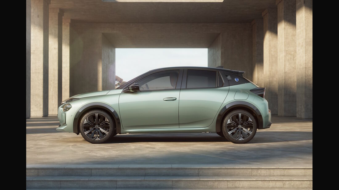 firmenauto's tweet photo. Rückkehr mit Neuauflage des Ypsilon: Mit neuen Antriebsoptionen und edlem Design will der Lancia in Deutschland ein Comeback mit dem Premium-Cityflitzer feiern. Der Lancia Ypsilon kommt in drei Versionen: Mildhybrid, Vollelektro-Version und… https://t.co/RxbfQSphmw https://t.co/IfT2nQT0oG