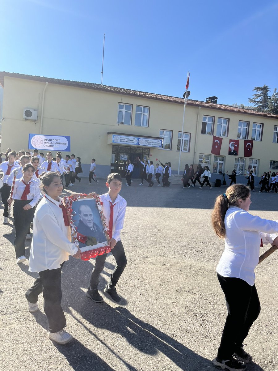 snmesrr's tweet photo. Türk çocuğu ecdadını tanıdıkça daha
büyük işler yapmak için kendinde kuvvet
bulacaktır❤️🤍 https://t.co/GC5JZt8A9C
