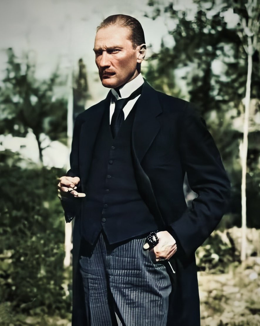 Toprağa diktiğin fidan,
101 yıllık koca bir çınar oldu! 

#29EkimCumhiyetBayramımız Kutlu Olsun!