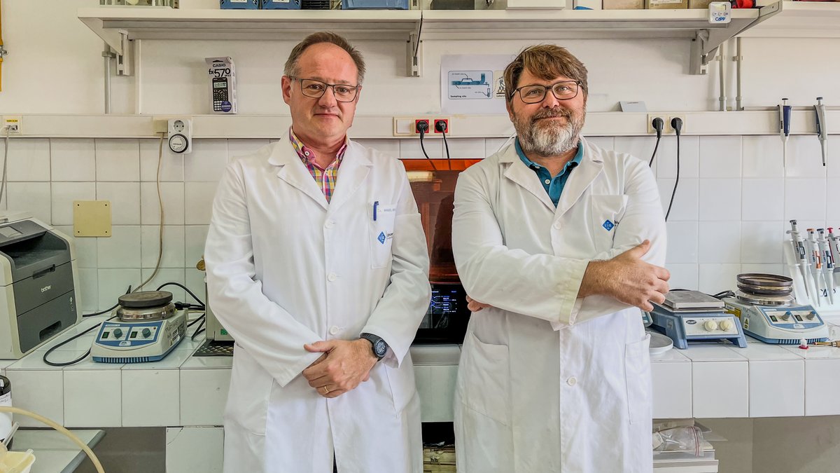 UIBuniversitat's tweet photo. #RecercaUIB | 🌊🐠Quin és el paper dels #microplàstics com a portadors de substàncies químiques nocives en els ecosistemes marins?

@FITRACE_UIB #EcologiaInterdisciplinària

🔗Més informació sobre l'estudi de la #UIB i la @UniversidadeUSC a: https://t.co/Llc2CpFGpH https://t.co/6uaUmMpp4o