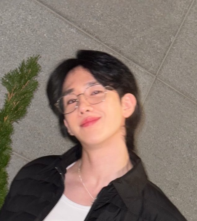 이제 이 아름다우신 얼굴로 라방 해주시면 좋을텐데