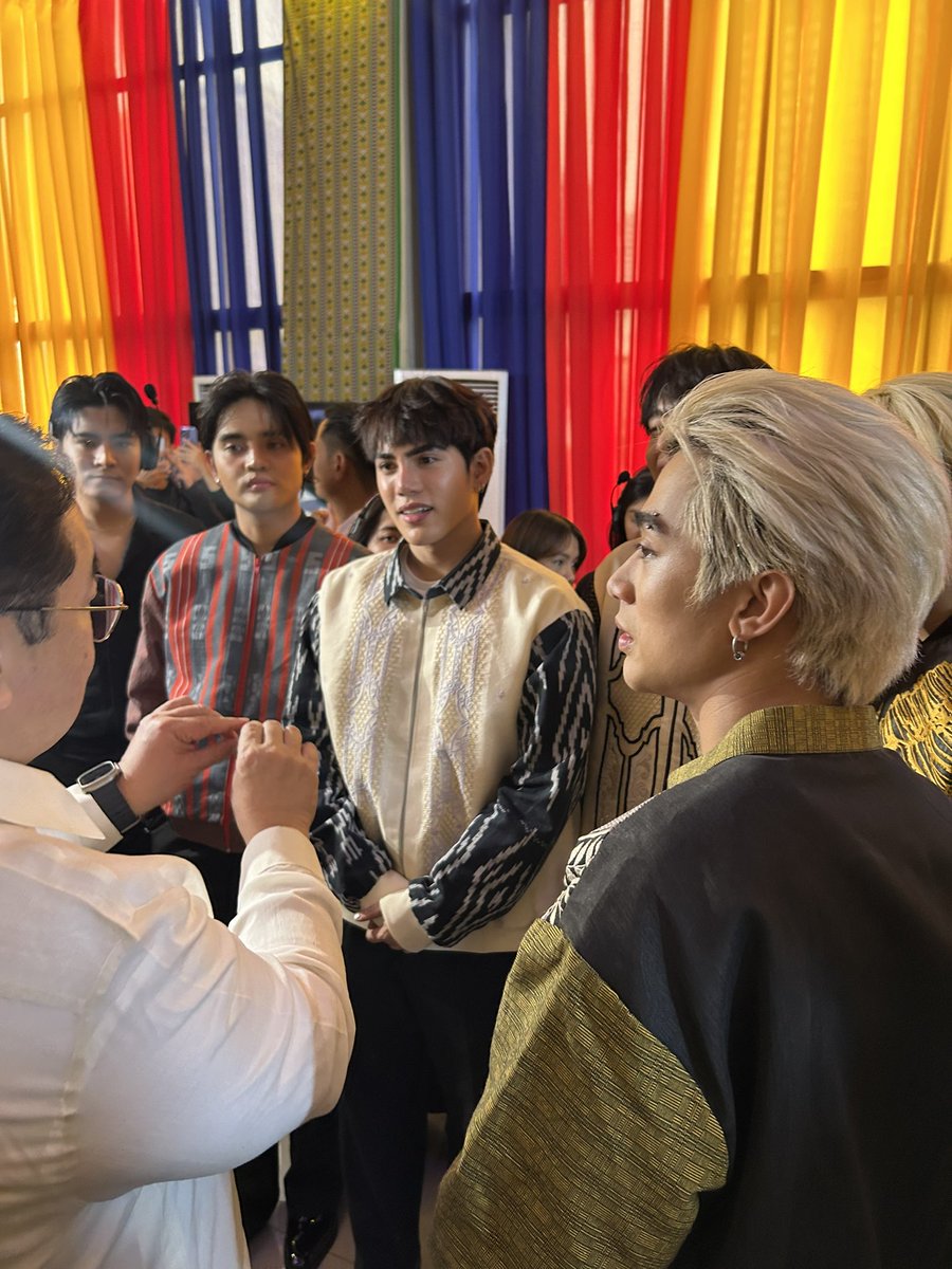 Inquirer (@inquirerdotnet) on Twitter photo βIWAWAGAYWAY ANG WATAWATβΒ
LOOK: SB19 β consisting of Pablo, Josh, Stell, Ken, and Justin β were bestowed the official replicas of the 1734 Murillo Velarde map to celebrate their contributions to Filipino culture. | <a href="/HMallorcaINQ/">Hannah Mallorca</a> βIWAWAGAYWAY ANG WATAWATβΒ
LOOK: SB19 β consisting of Pablo, Josh, Stell, Ken, and Justin β were bestowed the official replicas of the 1734 Murillo Velarde map to celebrate their contributions to Filipino culture. | <a href="/HMallorcaINQ/">Hannah Mallorca</a>