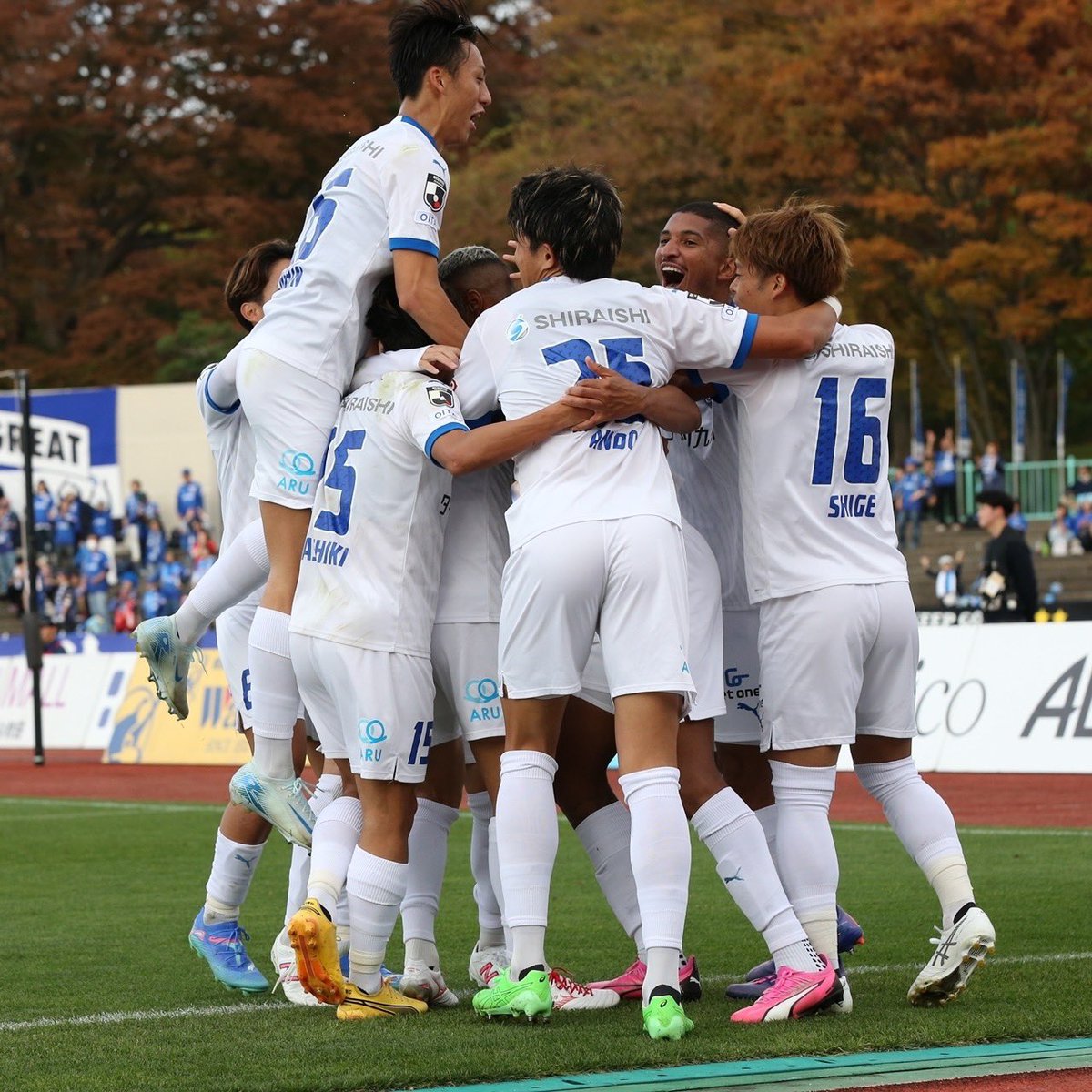 メンバー全員が走って戦った最高の勝利！🔥応援ありがとうございました！
トリニータの勝利の為に残り2試合も全力でプレーします🔵🟡
秋田サポーターの皆さん！温かい声援ありがとうございました😁
#大分トリニータ
#ブラウブリッツ秋田