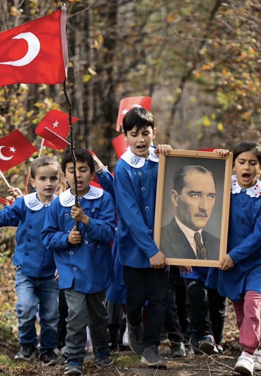 Cumhuriyet Bayramımız kutlu olsun.
Yaşasın Cumhuriyet 🇹🇷🇹🇷♥️♥️