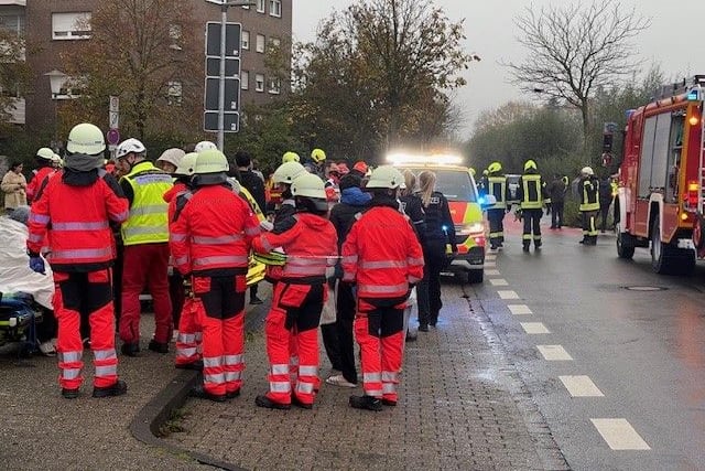 Großeinsatz am Haverlandweg: Großer Schock am Dienstagmorgen. Am Haverlandweg auf höhe Danziger Straße kam es zu einem Großeinsatz. Insgesamt 80 Rettungskräfte waren vor Ort. dlvr.it/TFqx16 #dzonline #dznews #dülmenerzeitung