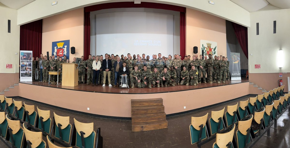 35eRAP_CDC's tweet image. 🎬 Le régiment a participé à la projection du documentaire « La chance d'un second souffle » réalisé par Laurent Etchamendy, ancien artilleur parachutiste ➡️ La reconstruction par le sport des blessés des Armées 🇫🇷

#armée #nation #blessés #solidarité #sport
