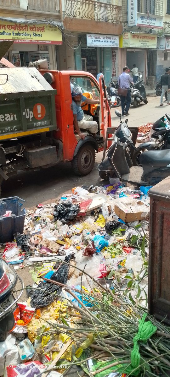 Sheth_Company's tweet photo. @mybmc @mybmcWardA @NS_Mehta_Finsev
This is Condition of Fort Area Under #BMC,Totally Dry &amp; Wet Garbage Lying on Road Around #Public Walking place &amp; Residential Buildings at
12.00 Pm Today,It's Totally Effects #Citizens #Health
120-124 Perin Nariman Street,Fort,Mumbai-400001
,👏 https://t.co/4SygD4ejA4