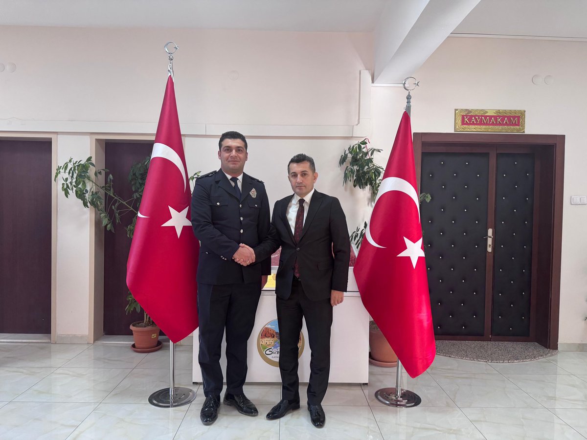 GuzelyurtKaymkm's tweet photo. Aksaray Vali Yardımcımız Sn. Mustafa DURUK , Cumhuriyet bayramı ve Cumhuriyetimizin kuruluşunun 101. yıldönümü kutlamaları kapsamında kaymakamlık makamında tebrikleri kabul etti . https://t.co/jQ4jFtJDf0