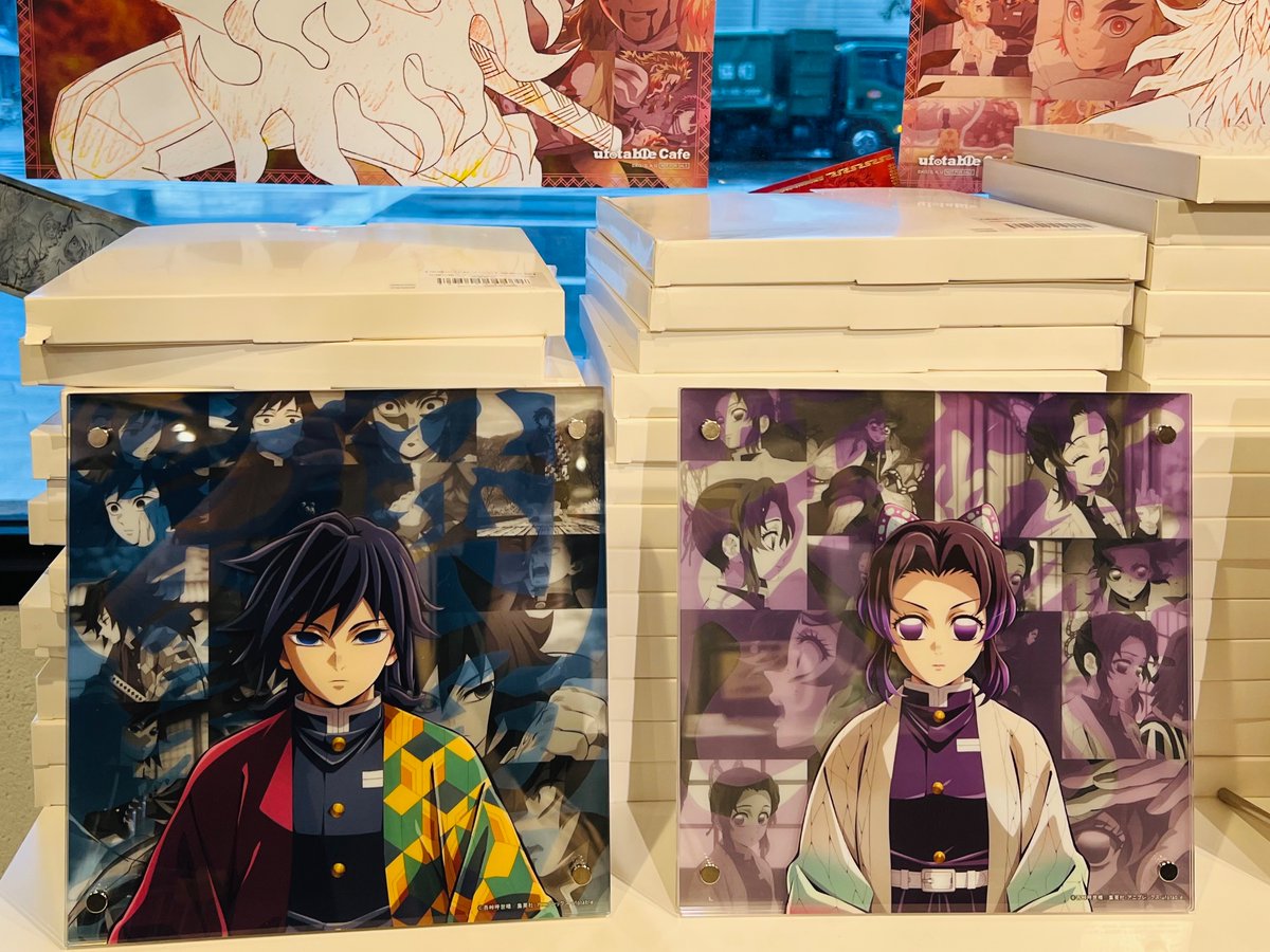 店内の様子☕️✨ バストアップアクリルパネルが 衝撃の大きさだった