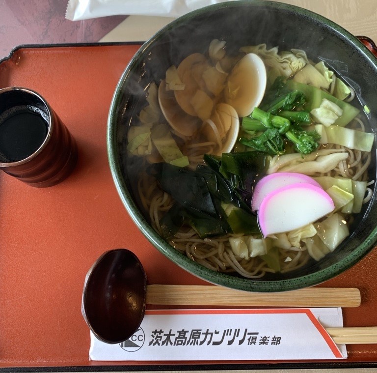 kacoms_official's tweet photo. 今日の #大阪市 は雨🌧️ 
中のヒトの #グルメ シリーズ😄

先日回った🏌️‍♀️ #茨城高原カンツリー倶楽部 さんのはまぐり蕎麦が美味しかった…😳
（出汁たっぷり、スコアの伸びしろもたっぷり🤡）

#MicrosoftBase Ritsumeikanのある #茨木市 さんでは、中のヒト、多方面でお世話になってます🩵

#企業公式が地元の天気を言い合う 
#企業公式さんと繋がりたい
#企業公式秋のフォロー祭り