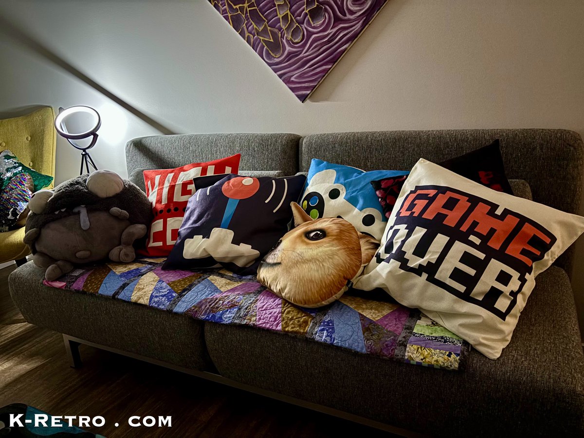 kretro_gaming's tweet image. Reclaiming the  #GamesRoom couch! Some new decorative pillows too 🛋️🕹️😎
