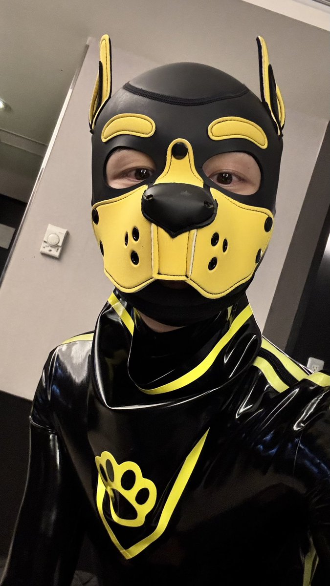 這個領巾超漂亮～～
但是超難整理🫠
弄很久他還是歪的（癱軟