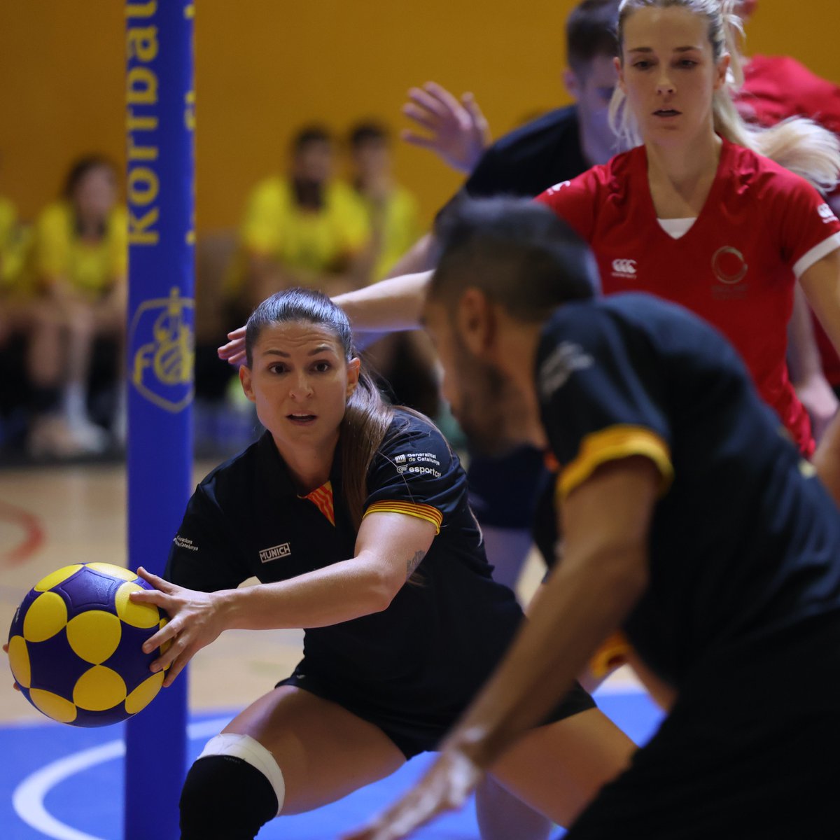 Imatges del gran triomf de #Catalunya front Anglaterra per 24-23, en el seu 1r partit al Campionat d'Europa de #Korfbal 2024 que s'està disputant a Calonge i Sant Antoni. #EKCA #korfball <a href="/korfball/">Korfball.org - IKF</a>

Un partidaç amb moltíssimes cistelles i final d'infart!

📰korfbal.cat/ekc2024