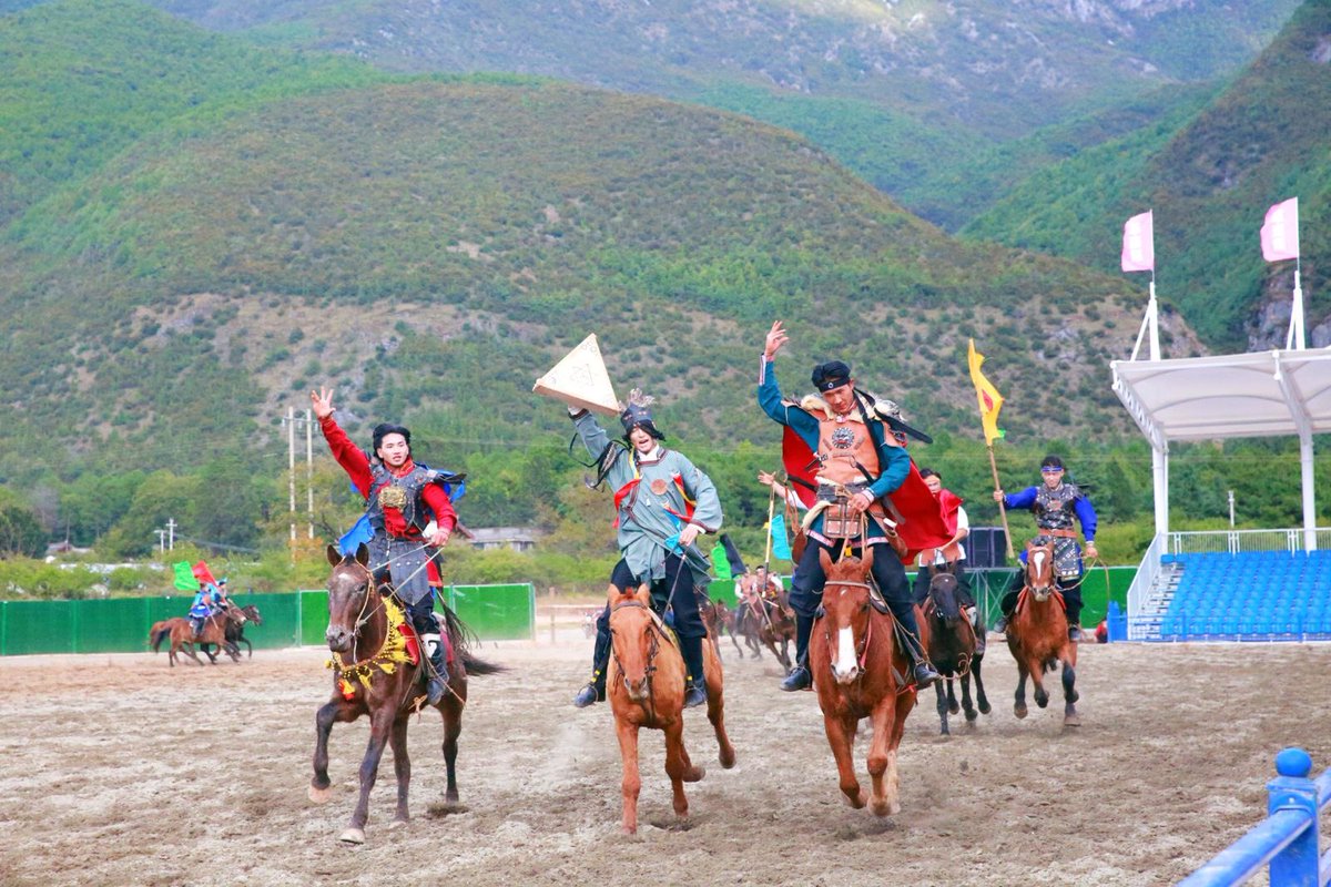 LijiangAmazing's tweet photo. Lijiang’s Mongolian community put on a spectacular show, wowing the audience with breathtaking horseback performances! ��✨ 🌄🎶 #MongolianCulture #HorsebackPerformance #LijiangTraditions #CulturalHeritage https://t.co/iCKLVeO6jt