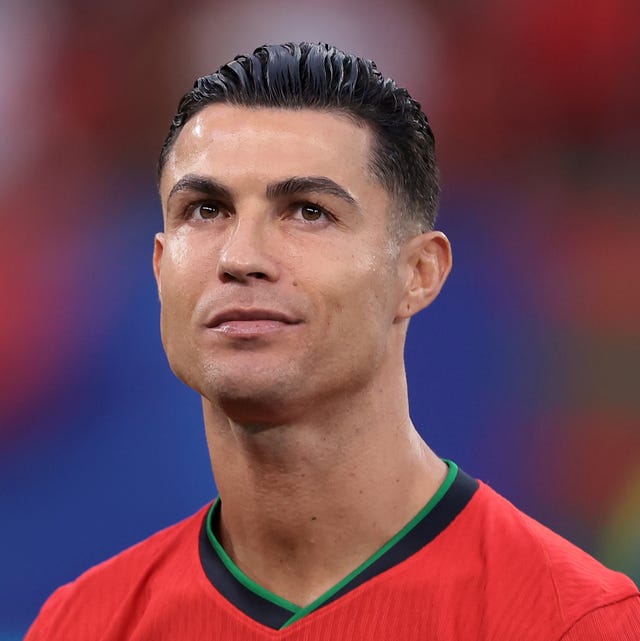 Ronaldo_Fame's tweet photo. How did Cristiano Ronaldo become world famous?

 Ronaldo helped United to a Champions League title in May 2008 and captured Fédération Internationale de Football Association (FIFA) World Player of the Year honours for his stellar 2007–08 season. https://t.co/N8ZVuPICNm