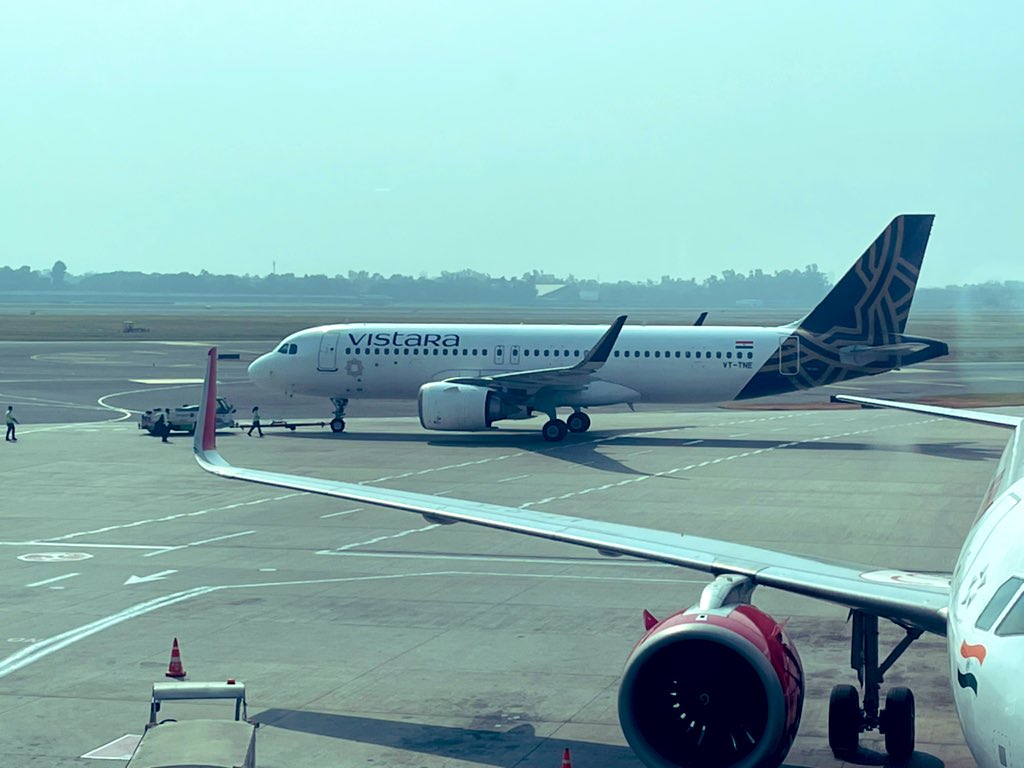 BOMgirltweets's tweet photo. Plane spotting #VIDP https://t.co/DNd8nAYBpG