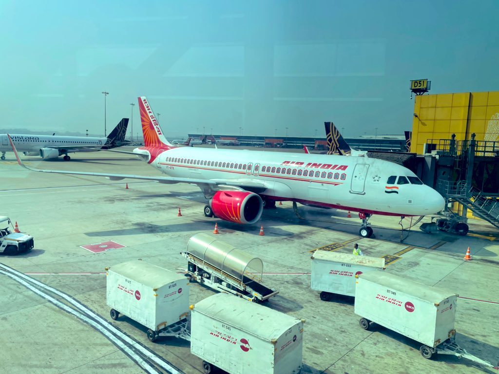 BOMgirltweets's tweet photo. Plane spotting #VIDP https://t.co/DNd8nAYBpG