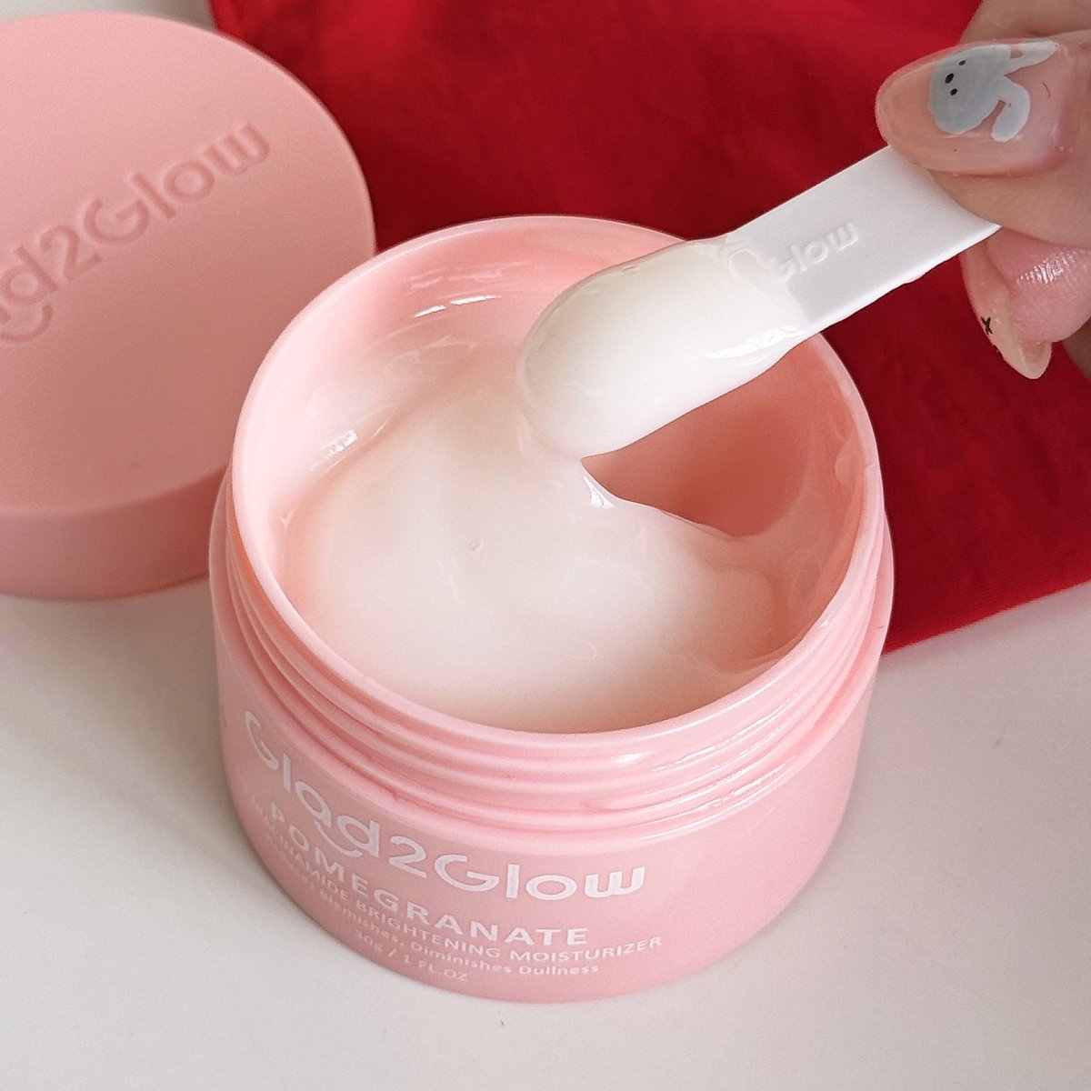 glad2glow ใช้ดีนะ เป็นแบรนด์สกินแคร์ราคานักศึกษาที่จริงใจอะ ไม่แปลกใจที่คนซื้อเยอะ ยิ่งตัว serum กับ moisturizer คู่นี้ปรับผิวหน้าสว่างในราคาหลักร้อยมีอยู่จริง เนื้อดีมาก 🤏🏻 

(รีวิวละเอียดในเธรด) https://t.co/EGRsvOmCTl