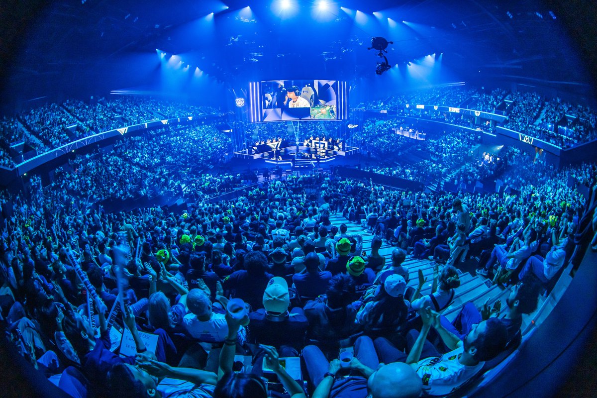 lolesports's tweet photo. Merci, Paris ♥🇫🇷

#Worlds2024 https://t.co/TyMsz818yt