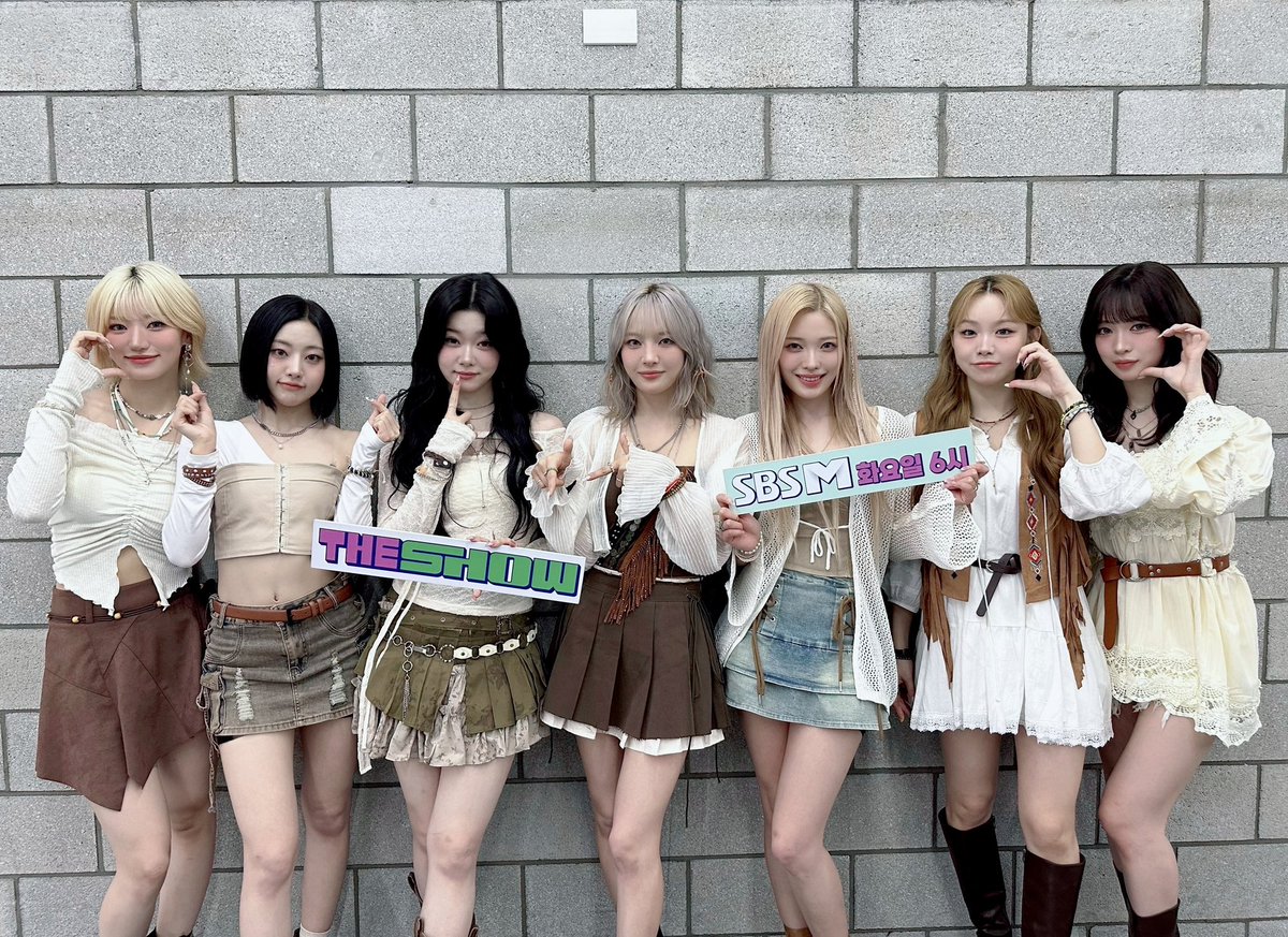 theshow_offcl's tweet photo. 짱빌리가 가져온 사랑스러운 기억사탕 무대 보면
#더쇼 는 그냥 사르르 녹을 수밖에 없는 거야..
누가 짱빌리 기억사탕 건들면
더쇼는 아르릉-`д´- 할 수밖에 없는 거야
울 짱빌리 일곱명의 짱고양이들 미모 보면 
더쇼는 눈물을 또르르‧⁺◟( ಥ ·̫ ಥ ) 흘릴 수밖에 없는 거야..

그럼 이제 짱빌리 무대 보러 우르르 가보자고 ჱ̒ ｰ̀֊ｰ́ )
(짱빌리 능력치 차력쇼 #trampoline 무대까지 놓치지 말아요)

#Billlie #기억사탕 @Billlieofficial
