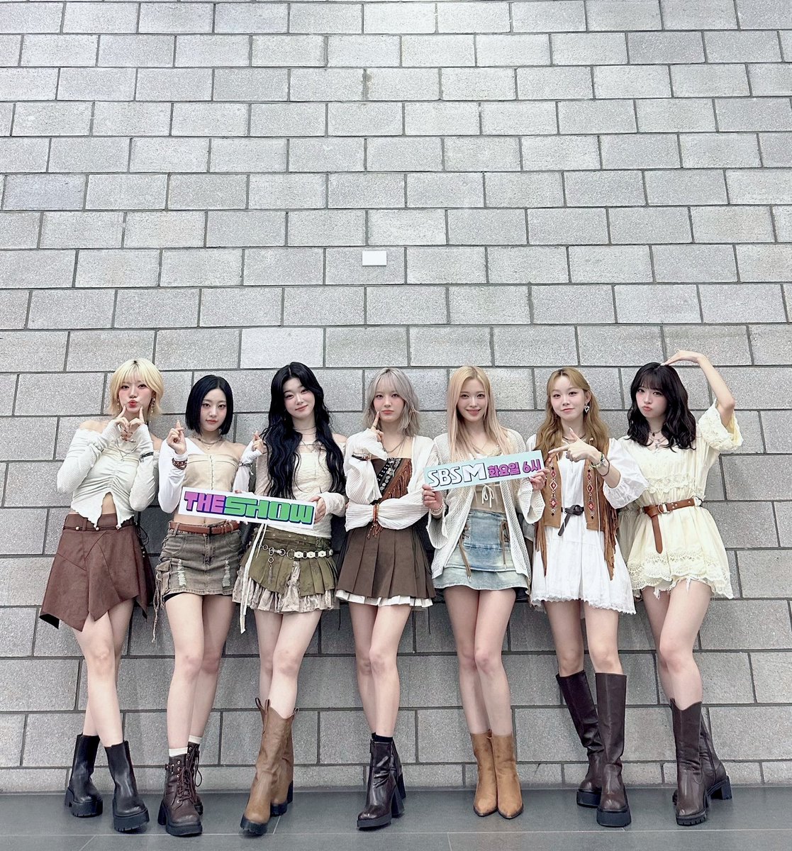 theshow_offcl's tweet photo. 짱빌리가 가져온 사랑스러운 기억사탕 무대 보면
#더쇼 는 그냥 사르르 녹을 수밖에 없는 거야..
누가 짱빌리 기억사탕 건들면
더쇼는 아르릉-`д´- 할 수밖에 없는 거야
울 짱빌리 일곱명의 짱고양이들 미모 보면 
더쇼는 눈물을 또르르‧⁺◟( ಥ ·̫ ಥ ) 흘릴 수밖에 없는 거야..

그럼 이제 짱빌리 무대 보러 우르르 가보자고 ჱ̒ ｰ̀֊ｰ́ )
(짱빌리 능력치 차력쇼 #trampoline 무대까지 놓치지 말아요)

#Billlie #기억사탕 @Billlieofficial
