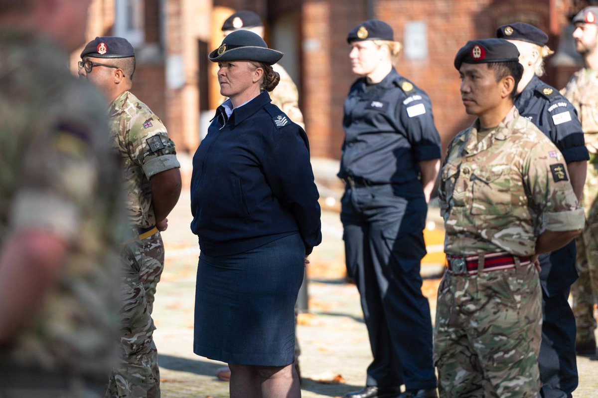 DMS_JHG_South's tweet photo. It was an honour for JHGS to host Brig Finn, Commander Joint Hospital Group, last week. He presented eligible personnel with the Kings Coronation Medal as part of the visit &amp; also brought the sun with him! Thank you all for your dedicated service! https://t.co/Lk5IxtgeKu