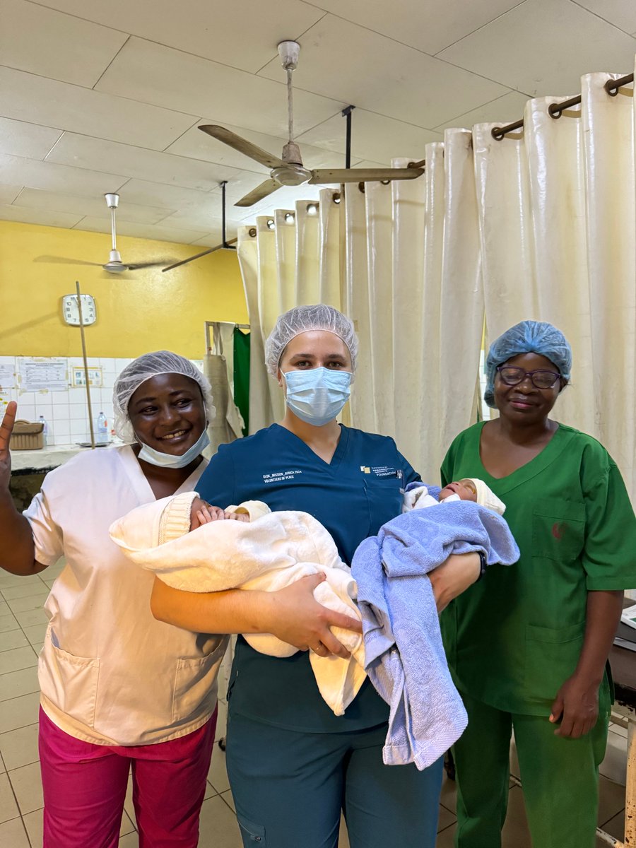 🇨🇲🤝🇷🇺 Mission humanitaire russe en République du Cameroun

Savoir plus: cameroun.mid.ru/fr/press-centr…

🇨🇲🤝🇷🇺 Russian humanitarian mission to the Republic of Cameroon

Further reading: cameroun.mid.ru/en/press-centr…