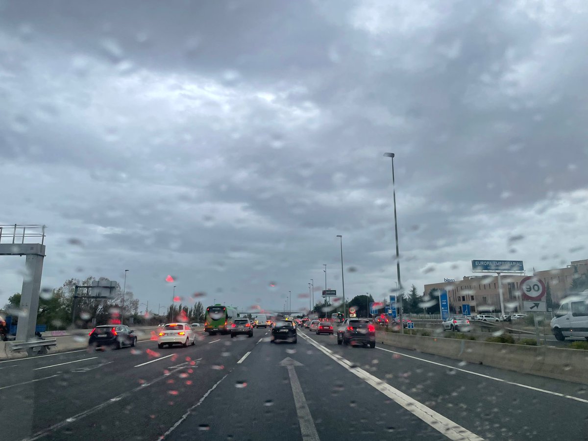 ⚠️ #FMA Recuerda que <a href="/AEMET_Madrid/">AEMET_Madrid</a> mantiene activo un aviso amarillo 🟡 por lluvia en toda la <a href="/ComunidadMadrid/">Comunidad de Madrid</a>.

Si eres conductor, con lluvia…

✔️ Reduce la velocidad
✔️ Iluminación adecuada
✔️ Aumenta la distancia de seguridad

En caso de #emergencia 📲 1-1-2

#ASEM112