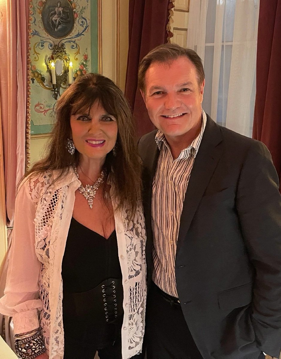 LangfordBarry's tweet image. My pal Caroline Munro looking stunning as always as we celebrated the 90th anniversary of Hammer Films last night at the premiere of a brilliant new film, Heroes, Legends and Monsters.
#Hammer #Horror #classic #Movies