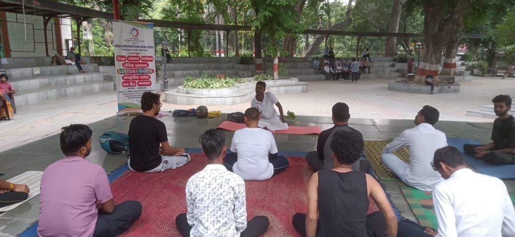 SatrangiSalamSS's tweet image. दिनांक 27 अक्टूबर रविवार को अखिल भारतीय सतरंगी सलाम संगठन के द्वारा कंपनी गार्डन, प्रयागराज में Yoga : Blissful Beginnings नामक आयुष इवेंट का आयोजन किया गया ।
सभी को योगा के महत्व के विषय में बताया गया और विभिन्न प्रकार के योगासन व अभ्यास करवाए गए ।