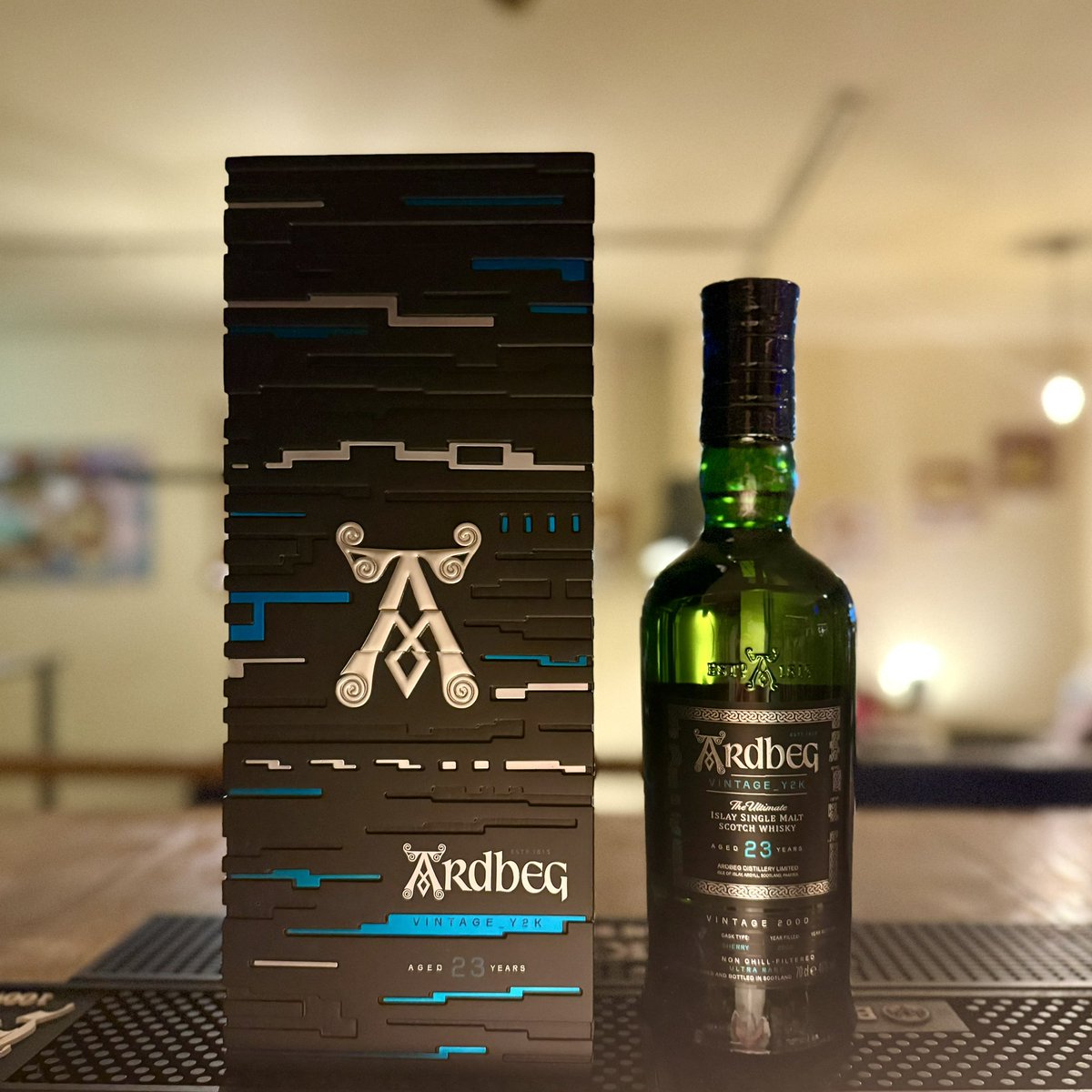gallerybarpeace's tweet photo. ARDBEG VINTAGE_Y2K AGED 23YEARS
アードベッグY2K23年
貴重な2000年原酒を使ったアードベッグが入荷しました。オロロソとバーボン樽熟成。この20年超えのアードベッグは外したことが個人的にありません。貴重な1杯
発売記念で1ショット8000円にしております。11月中か反響があれば年内までやります。 https://t.co/bUwg6lsSSw