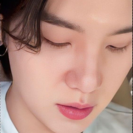 deepslowpanic's tweet photo. Timeline so weird today and idk what's going on but I think we should talk about what really matters: cute noses https://t.co/ipM73YxPDd