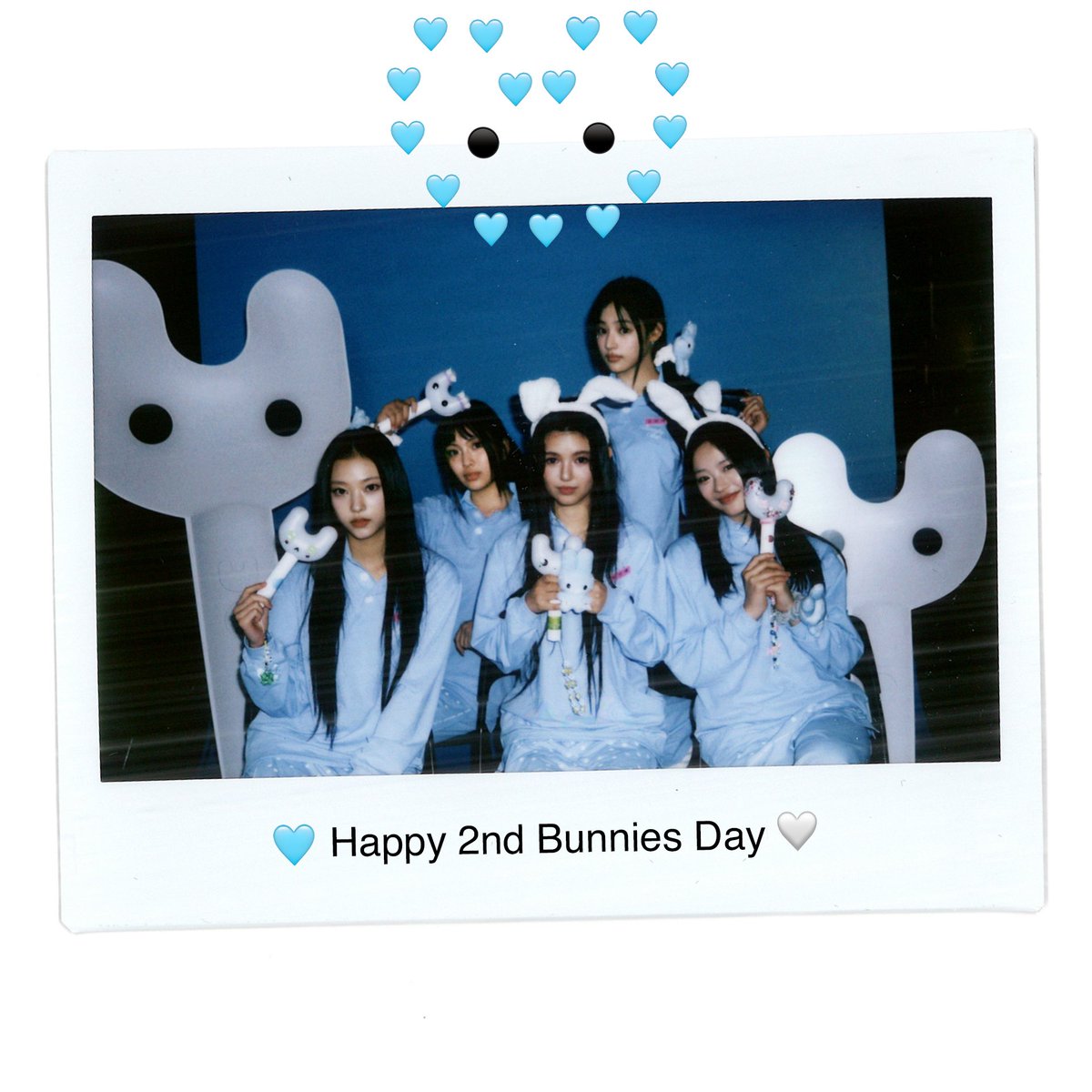 NewJeans_ADOR's tweet photo. HAPPY BUNNIES DAY 🥕 

LOVE THE BUNNIES!! 🥕🐰🎂 

#HappyBunniesDay 
#Bunnies #버니즈
#NewJeans #뉴진스 https://t.co/zsQTUj2MsI