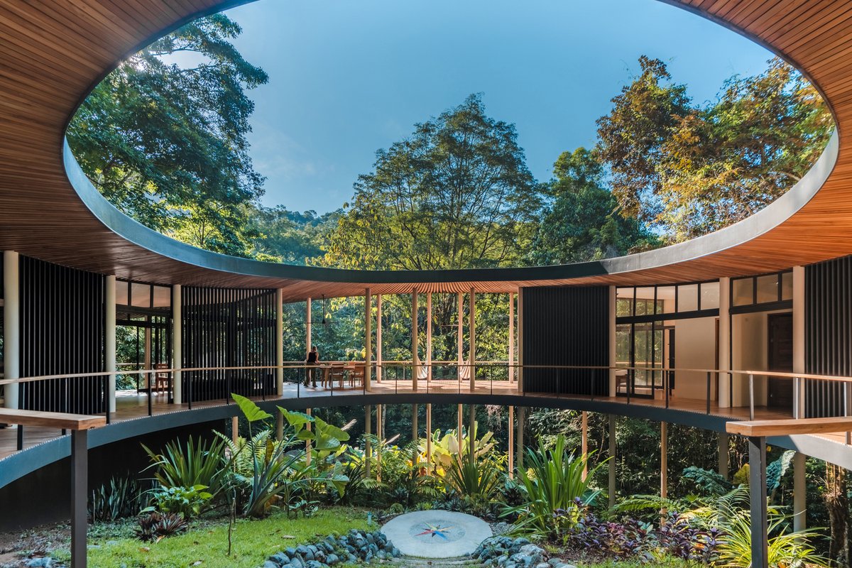 ArchDaily's tweet photo. The #design concept of Sinfonia Verde #Home is inspired by the rainforest: a dense, multi-layered environment with dark, disorienting areas that open to reveal towering trees. https://t.co/t0B0BmXexj https://t.co/WjzYCceqj7
