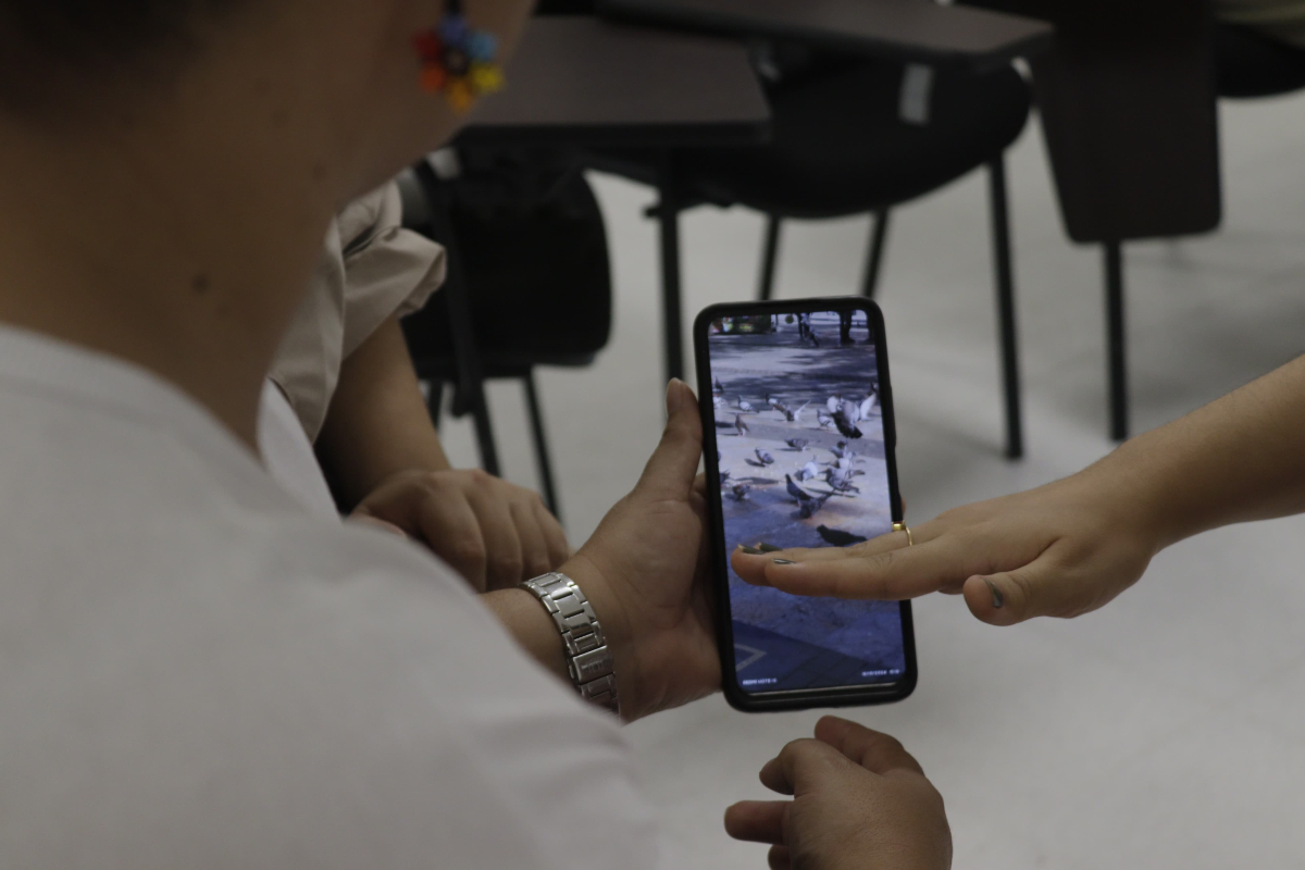 CCBucaramanga's tweet photo. Empresarios #RutaF 🚀 de la Comunidad Empresarial de Industrias Creativas y Culturales🎨🎭 de la #CCB lograron capturar retratos📸 llenos de historia y profundidad artística⭐. En este taller vivieron una experiencia que perfeccionó sus habilidades con cámara y celular 📲 teniendo en cuenta la iluminación y cada ángulo📐, creando imágenes que hablan por sí solas. 🗣️
✨¡Gracias a todos los que participaron y se animaron a explorar su creatividad!✨