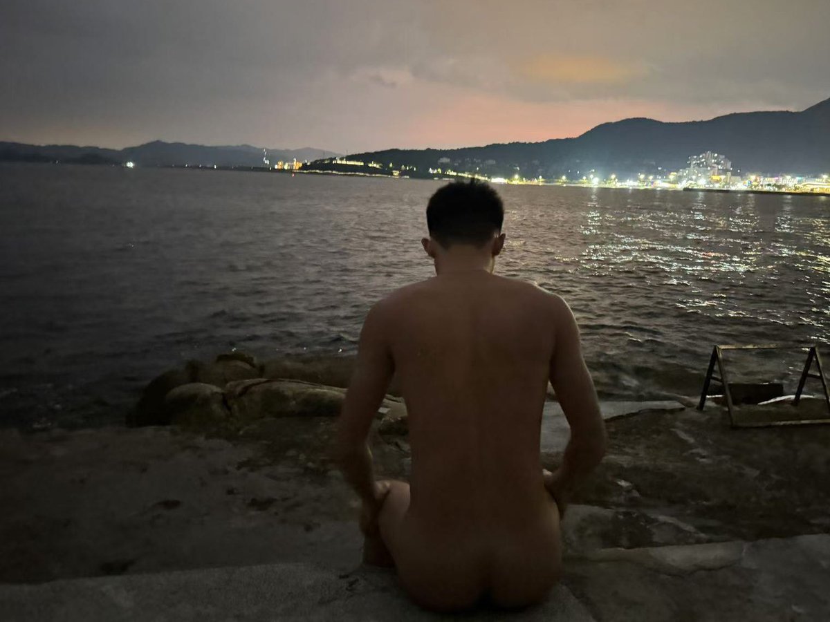 leon00363080's tweet photo. 一件件衣服在摄像头监控范围内脱掉 #天体写真 #男体 #野裸 #户外漏出 https://t.co/vCXn8x2BwR