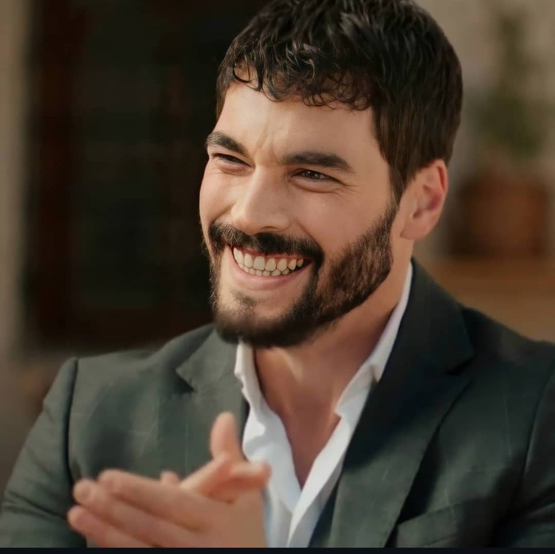 Tu sonrisa ilumina mis días más tristes y grises......te adoro mi rey!!!
😍💞👑
#AkinAkinözü