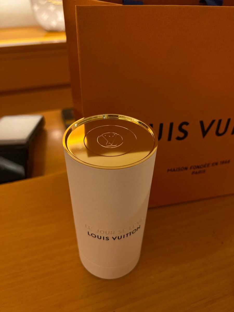 Experience the allure of Louis Vuitton in Paris through this insightful review of high fashion and craftsmanship  👜