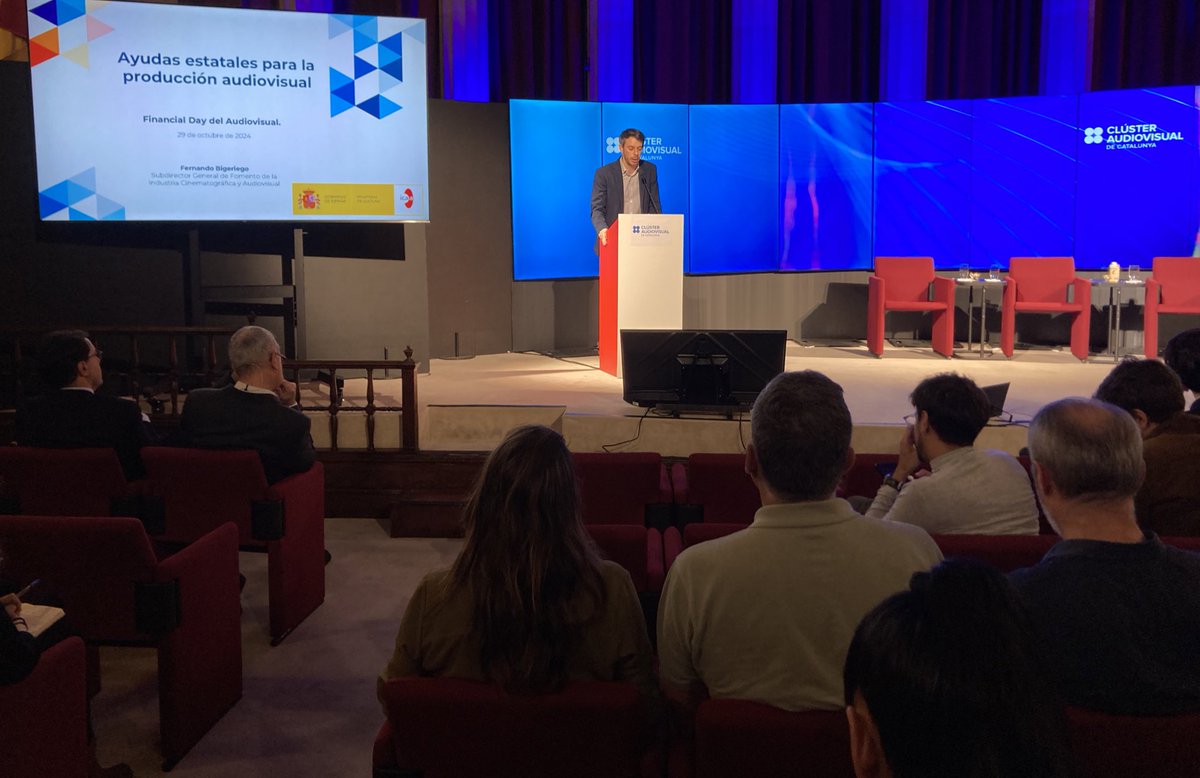 ClusterAVCat's tweet photo. @SachaAzcona @SpainAVSHub @CDTI_innovacion @ECDMEDIACat @enisa @ICOgob @icfcat @icec_cat @CineICAA @culturadigicat @accio_cat @cesce_es @ICEX_ @annamonjo @triodos @CoronadoCultura @EITCultCrea @AureaRodriguezL @JordiMendieta @filmfinancing_m La darrera intervenció d’aquest #FinancialDay és la de Pablo Bigeriego, Subdirector General de Fomento de la Industria Cinematográfica y Audiovisual del @CineICAA. 

Es dediquen a planificar polítiques de suport al sector cinematografic i a la producció audiovisual. 💪🏽 https://t.co/VS7BSnCX4u
