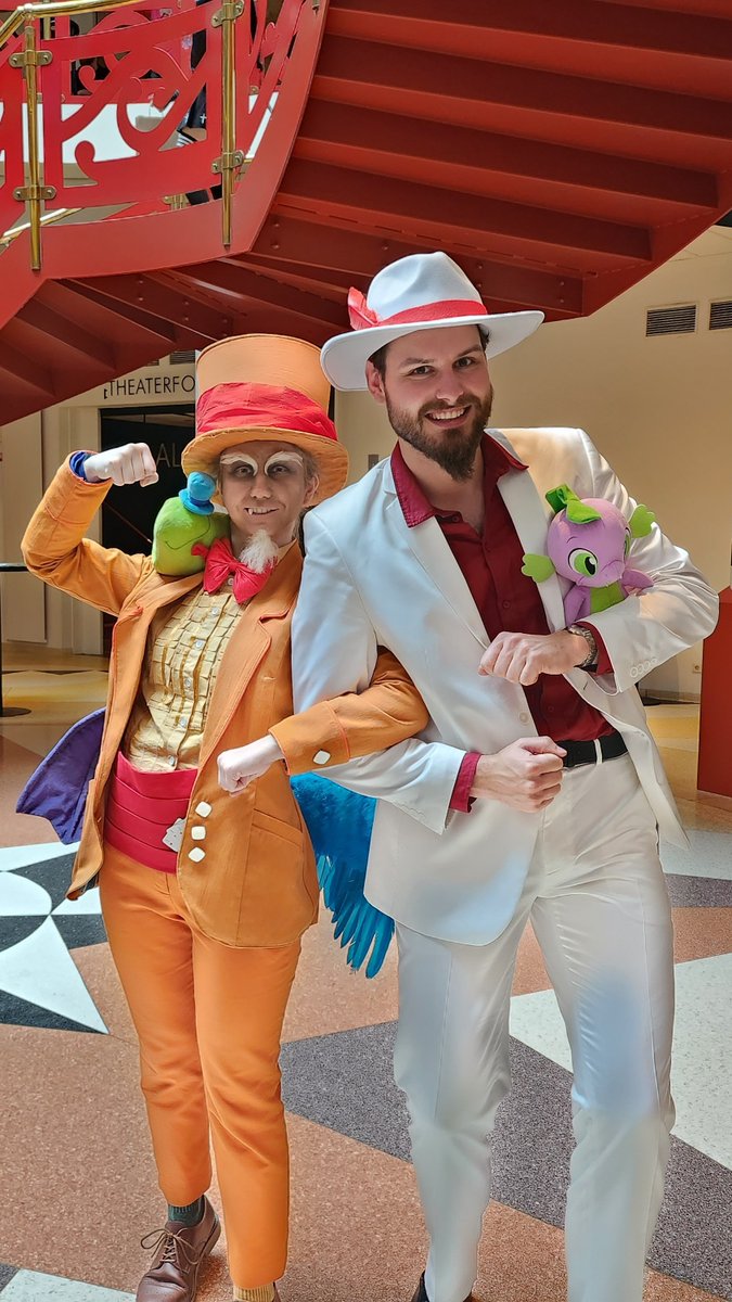 I'll need a few more days to properly process this wonderful PonyCon Holland. As soon as I returned home, some unexpected problems popped up, and now I'm somewhat busy trying to set things right. I'll try my best to deliver my Nightmare Night fanart on time.