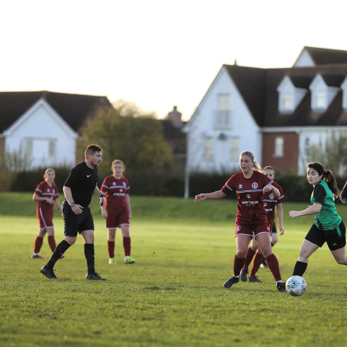 AlexWarburton15's tweet photo. A few from yesterday's game..
Chelmsford City Women's FC reserves vs Runwell Sports Ladies FC, in the Essex county women's league. 

#referee #ref #footballreferee #footballref #football #essex #essexfa #ecwfl #sport #fitness

📸 Ian Kendle https://t.co/tWSYT6KWXT