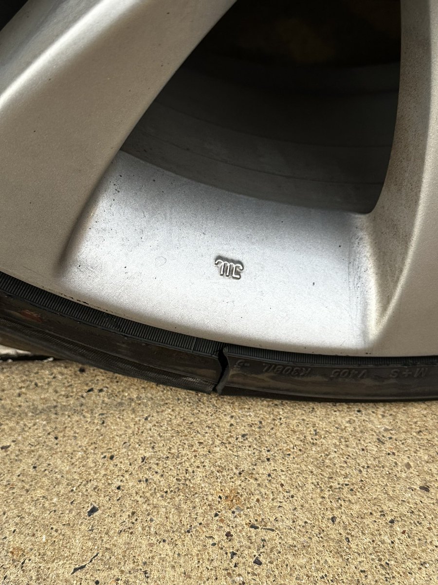 annakgreen3's tweet photo. Hey @QuintonLucasKC @MayorLucasKC @KansasCity…you might want to move the plates on Emanuel Cleaver near Prospect to actually cover the hole in the road. Saw multiple vehicles with flats this morning. Waiting on my roadside service company to come fix my flat now… https://t.co/aekzDlakJn