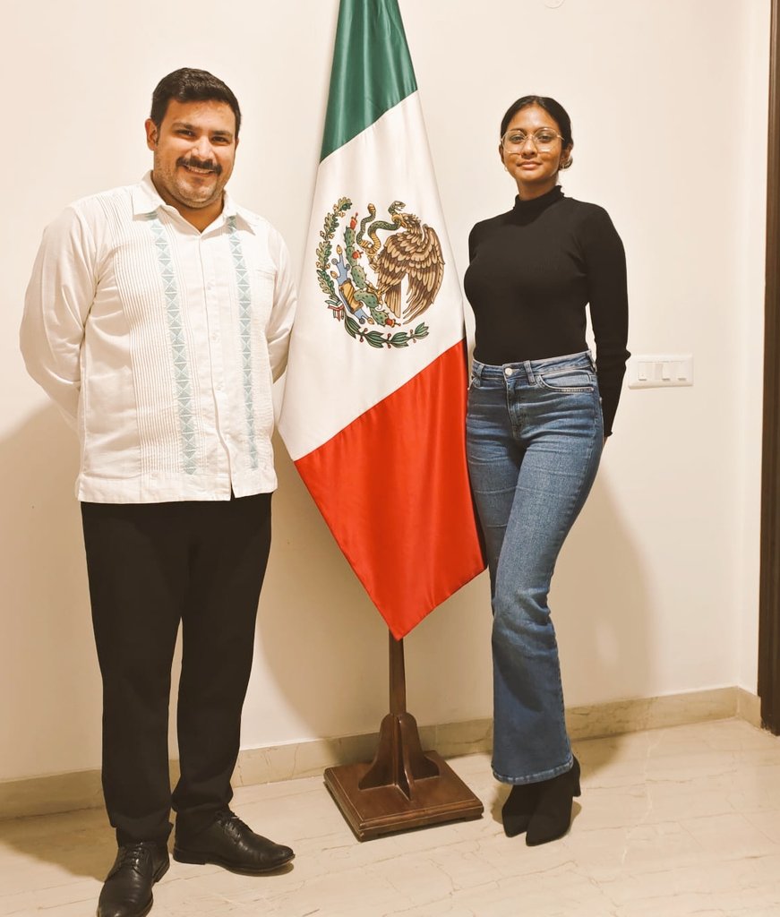 🇲🇽 Cónsul at <a href="/EmbaMexInd/">Embassy of Mexico in India 🇲🇽</a>, Diego Pérez, granted a visa to 🇲🇻 contestant Maryam S. Naseem who will represent Maldives in Miss Universe 2024 in 🇲🇽. This is the first time in the history of this competition that Maldives participates. 

<a href="/EmbaMexInd/">Embassy of Mexico in India 🇲🇽</a> wishes her the best.