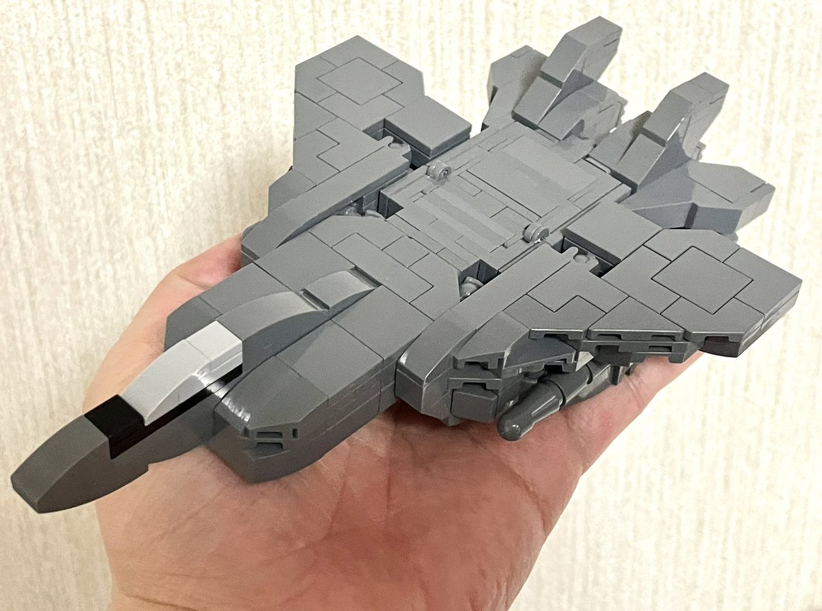 粛々と展示準備（変形ロボの各形態展示用に複製ビルド作成）を進行中
サイズを抑えてるとはいえ同じビルドを複数用意するのはお財布&amp;時間的にも大変（泣
頑張って準備してますので是非見に来てね。
お声がけ頂ければ会場で実際に変形させます！
#LEGO #トランスフォーマー #transformers  #レゴロボ