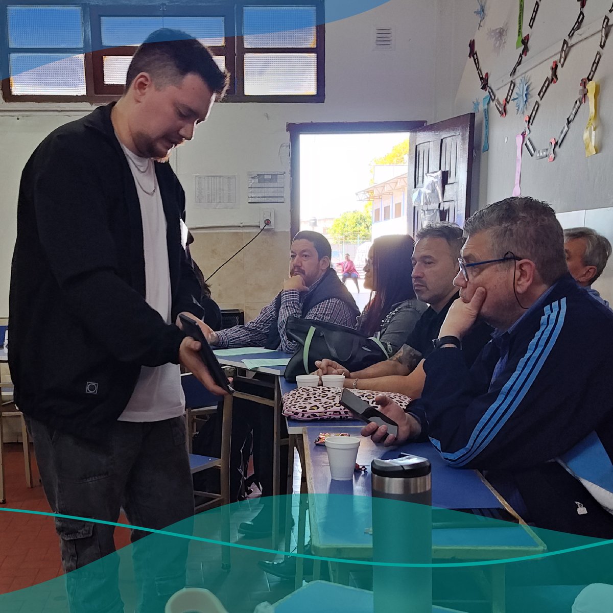 GrilliCAoficial's tweet photo. Felicitamos al Prof. Matías Lasso, quien el día sábado representó a nuestro Colegio en las Jornadas Jitecno en el Instituto Santa Isabel, presentando el proyecto de Maker Lab y su aplicación en las Ciencias Naturales. https://t.co/2ThqrKeIkb