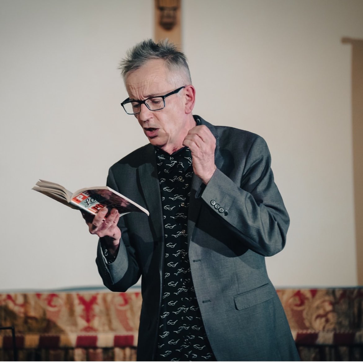 KCLChaplaincy's tweet photo. Celebrate John Keats's birthday with songs, poems, drawings, and vegetables, this Thursday evening in Guy’s Chapel.
John Hegley the former Keats House poet-in residence is joined by Jane Ireland (ukelele) and Clare Elstow (Guys church organ).
https://t.co/fxQsgwMPI2 https://t.co/ivT1mkboSN