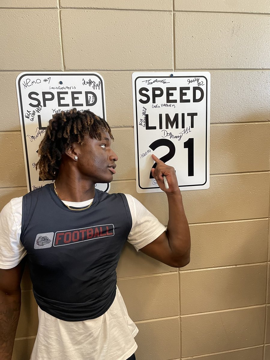 ToombsFootball1's tweet image. Senior running back Dabvn Wadley @dabvnW6 has added his name to the 21MPH club. Dabvn hit 21.7 MPH in our win over Vidalia this past week. #fastdogs #beadog  @BVEvery