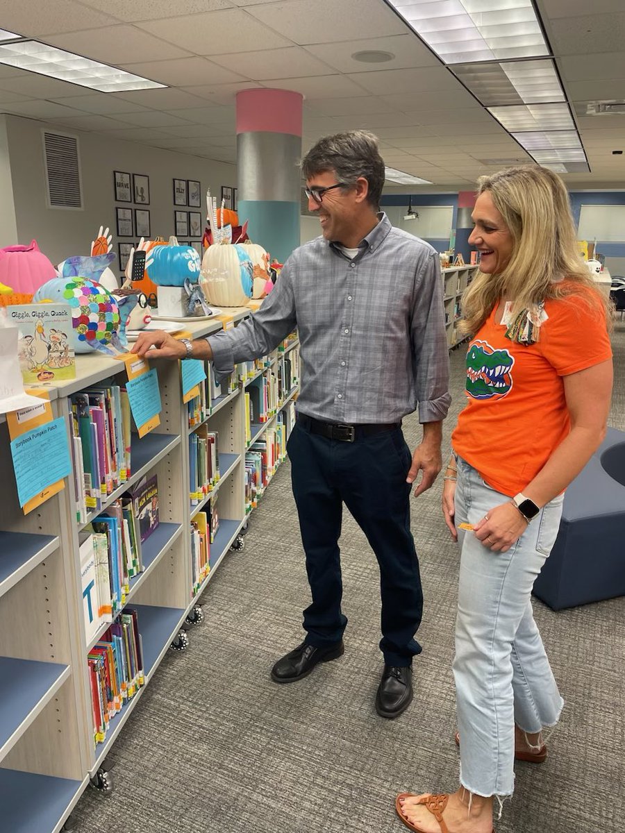 runnerkirby16's tweet photo. Excited to welcome our Principal of the Day, Jason Froitzheim from @Starbucks @collierschools @SeaGateES #SuccessGrowsHere https://t.co/6D03PHyxpq