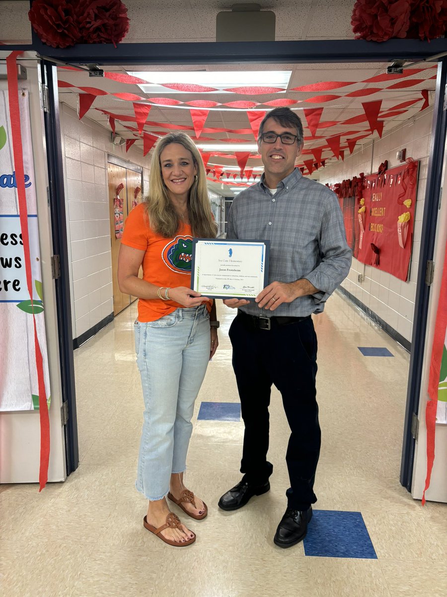 runnerkirby16's tweet photo. Excited to welcome our Principal of the Day, Jason Froitzheim from @Starbucks @collierschools @SeaGateES #SuccessGrowsHere https://t.co/6D03PHyxpq