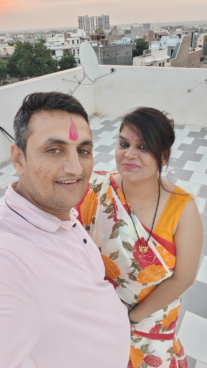 लोग कहते हैं औरत का कोई घर नहीं होता है,
हम कहते हैं कि औरत के बिना कोई घर नहीं होता है।।
<a href="/me_moharsingh/">मोहरसिंह सलावद</a> 
<a href="/KantaMe61029516/">Dr.Kanta Meena</a>